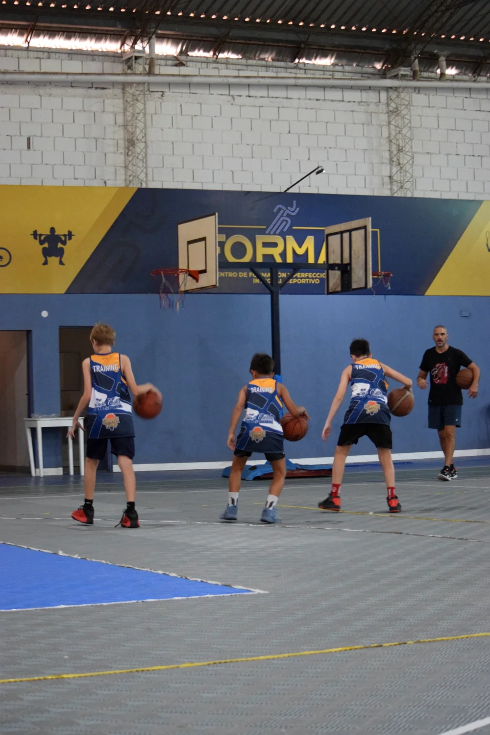 Entrenamiento de fundamentos de básquet