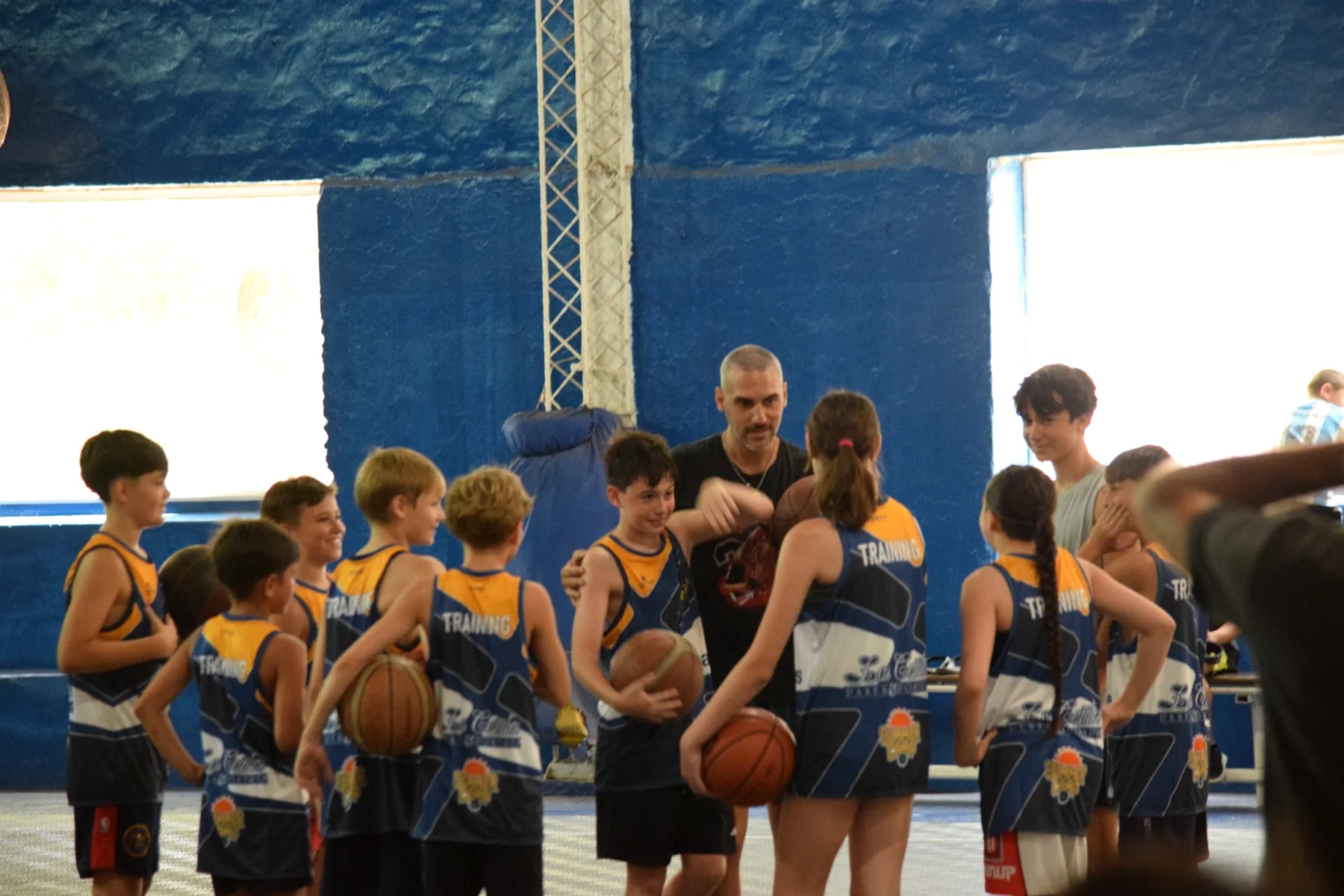 Grupo de participantes del camp de básquet